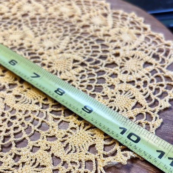 Vintage yellow/gold handmade doily - Picture 5 of 6